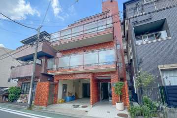 ニューウェルハイツ第１三軒茶屋の外観（南東側から）