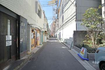 敷地の北側前面道路(東側から)