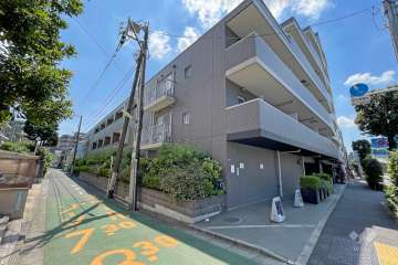 レグノスイート三軒茶屋の外観（北西側から）