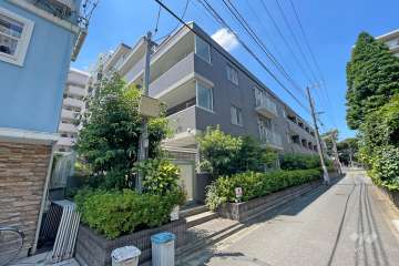 レグノスイート三軒茶屋の外観（北東側から）