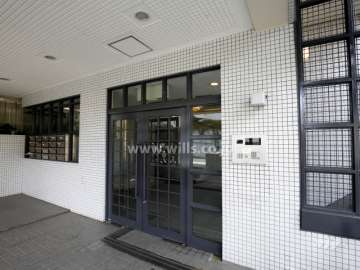 エントランスはオートロック付きです。