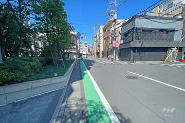 敷地北側の前面道路