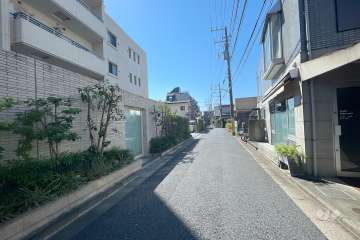 敷地東側の前面道路