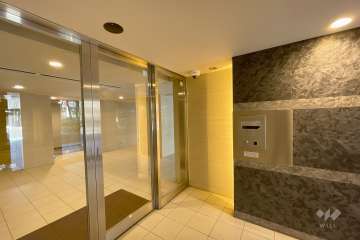 エントランスはオートロック付きです。