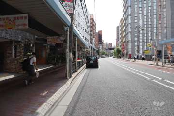 敷地北側の前面道路（東側から）