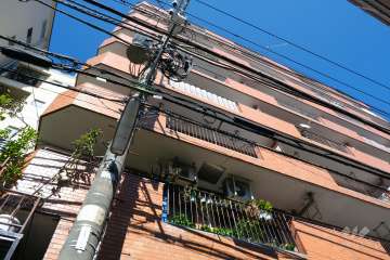 ライオンズマンション三宝徳の外観（南西側から）