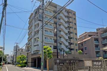 シャリエ三軒茶屋の外観(北側から)