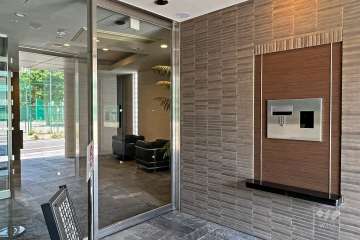 エントランスはオートロック付きです。