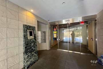 エントランスはオートロック付きです。