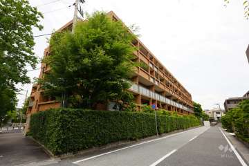 グランドメゾン芦屋岩園の外観（南西側から）