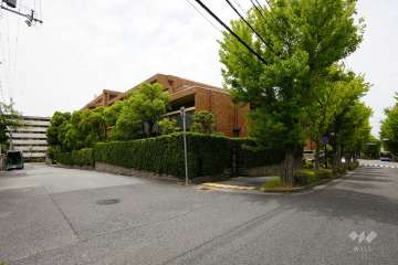 グランドメゾン芦屋岩園の外観（北東側から）