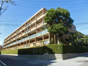 グランドメゾン芦屋岩園の外観（南東側から）