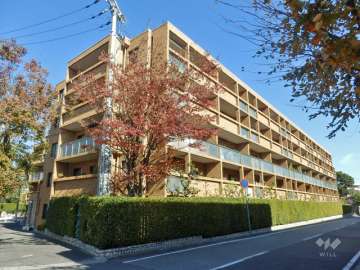 グランドメゾン芦屋岩園の外観（南西側から）