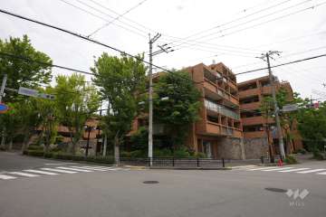 グランドメゾン芦屋岩園の外観（北西側から）