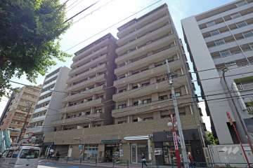 プレステージ三軒茶屋ラフィーネの外観(北西から)