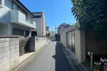 敷地北東側の前面道路