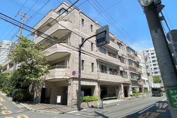 三軒茶屋パークマンションの外観（南東側から）　