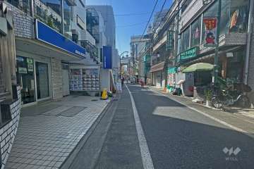 敷地北側の前面道路（東側から）