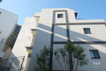 メイクスデザイン三宿の外観（東から）