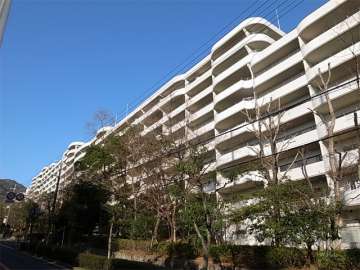 阪急逆瀬台アヴェルデ　2番館の外観（南東側から）