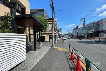 敷地の東側前面道路（南側から）