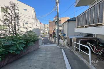 敷地南東側の前面道路