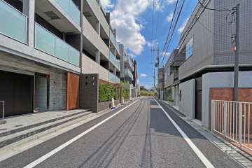 敷地南側全面道路（西側から）