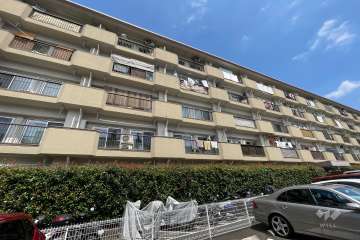 ライオンズマンション三宿の外観（北西側から）