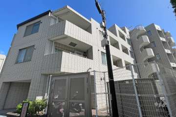 グラーサ三軒茶屋の外観（西側から）