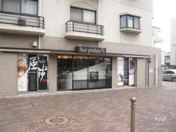 1階部分には店舗があります。