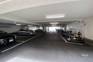 敷地内駐車場（屋内平面式）・バイク置き場
