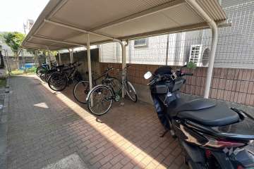 屋根付きの駐輪場