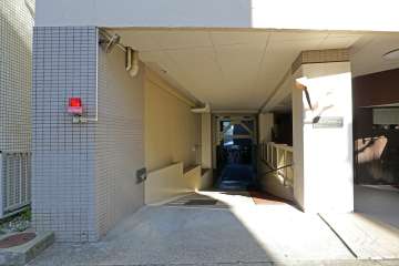 エントランス・駐車場出入口