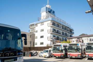 秀和若林レジデンスの外観（南東側から）