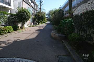 敷地北東側の前面道路