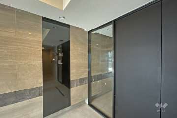 エントランスはオートロック付きです。