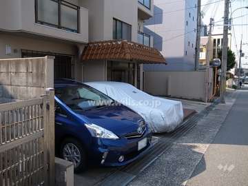 敷地北側にある駐車場（屋外平面式）