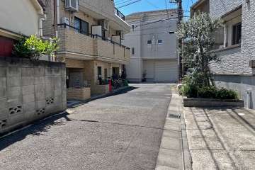 敷地北西側の前面道路