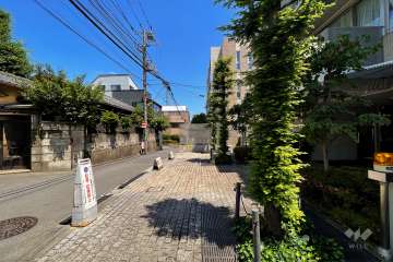 エントランスの車寄せ