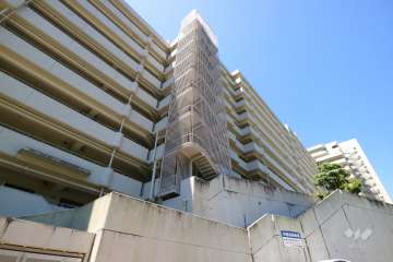 阪急逆瀬台アヴェルデ　3番館の外観（北東側から）