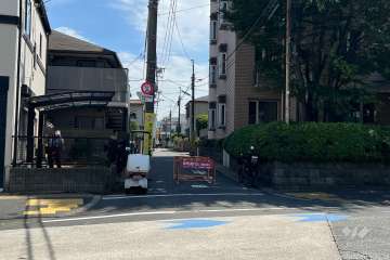 敷地の東側前面道路(北東側から)