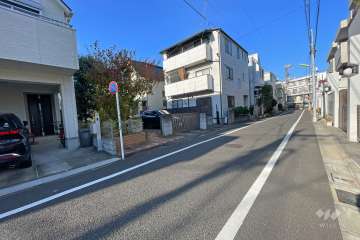 敷地南側の前面道路