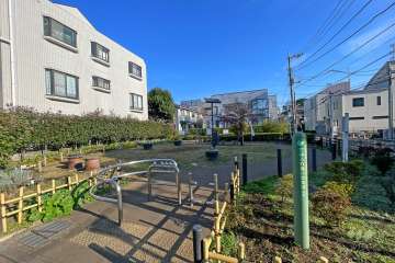 敷地東側に隣接した『若林ふれあいひろば公園』