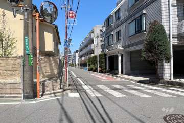 敷地南西側の前面道路