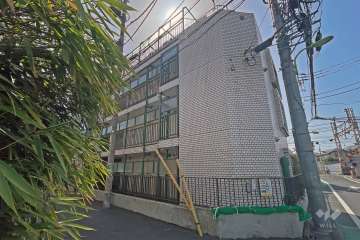 スカイコート明大前の外観（北東側から）