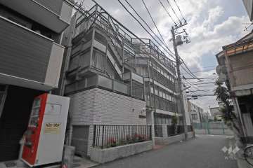 スカイコート明大前の外観（北東側から）