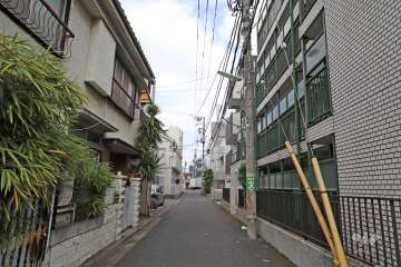 敷地北側の前面道路