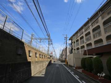 敷地北側の前面道路
