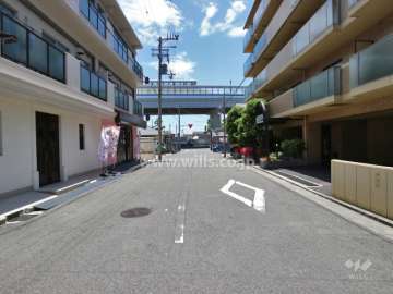 敷地東側の前面道路