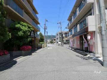 敷地東側の前面道路